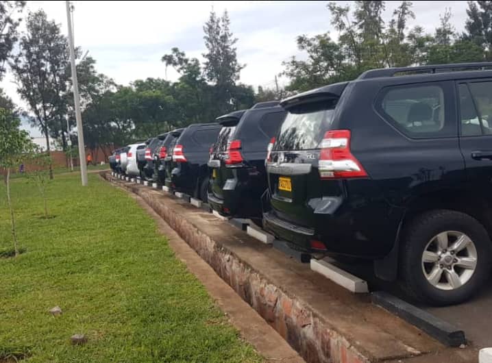 Reliable Rwanda car rental service with 4x4 Kigali Car Rentals. Affordable, self drive, airport pickup, and safari-ready vehicles.