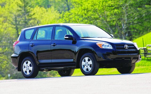 Planning a Rwanda trip in 2026? Compare 4x4 rental prices, required documents, best routes & vehicles. Book your Kigali self-drive or chauffeur car today.