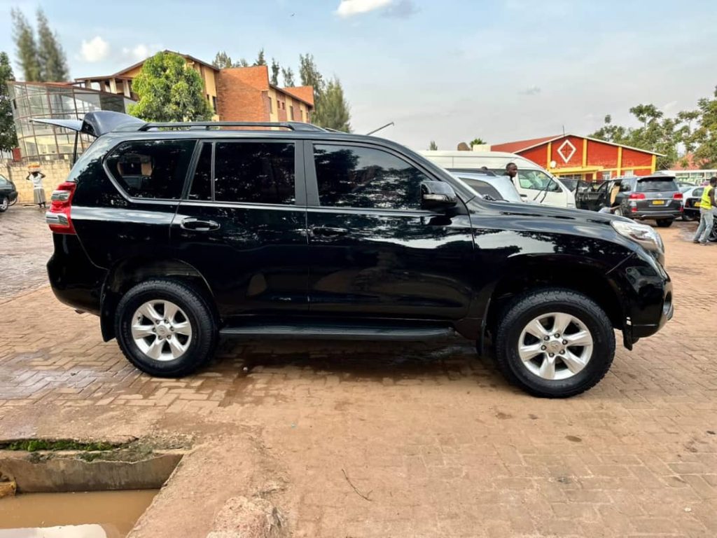 Daily car rental in Kigali with an SUV